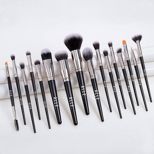 FACE AND EYES BRUSH (INCLUDED BRUSH BAG)